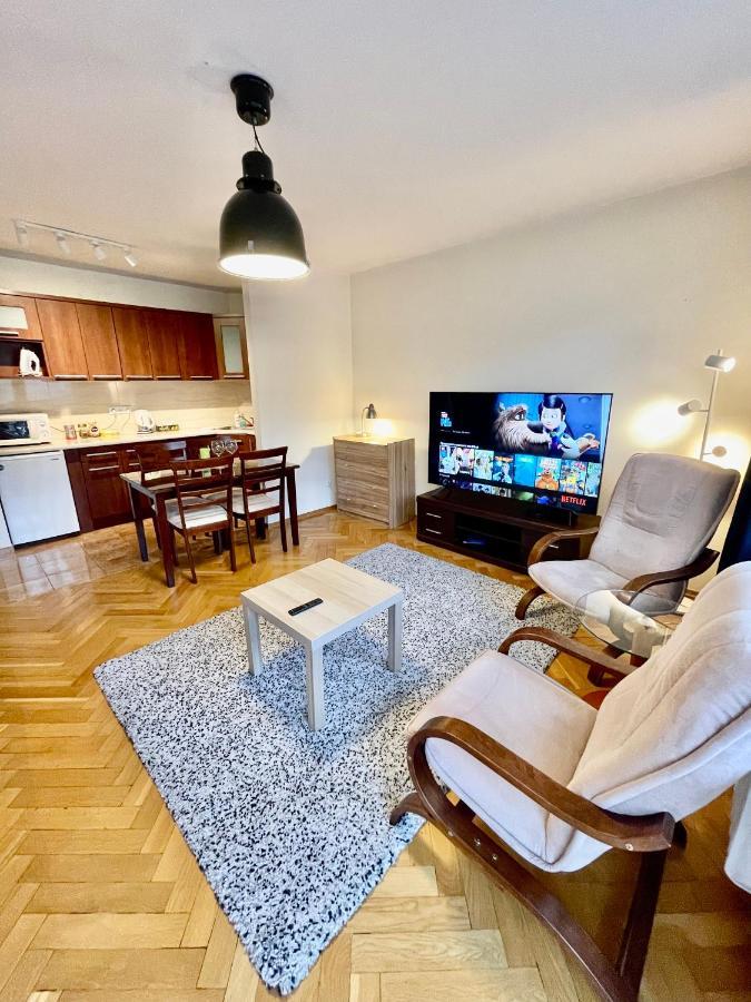 Raven Metro Fast Wifi 70'Tv Netflix Hbomax Appletv Appartement Warschau Buitenkant foto